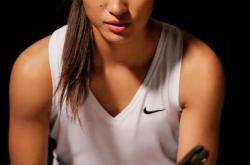 开云在线直播-网球巨星兼情感教练，私人生活走红