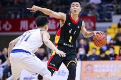 开云体育APP下载-包含篮网险胜广州队，高诗岩惊艳四座的词条