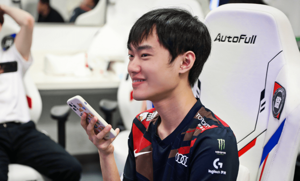 关于C9完胜PSG，Knight2三分雨点燃全场的信息