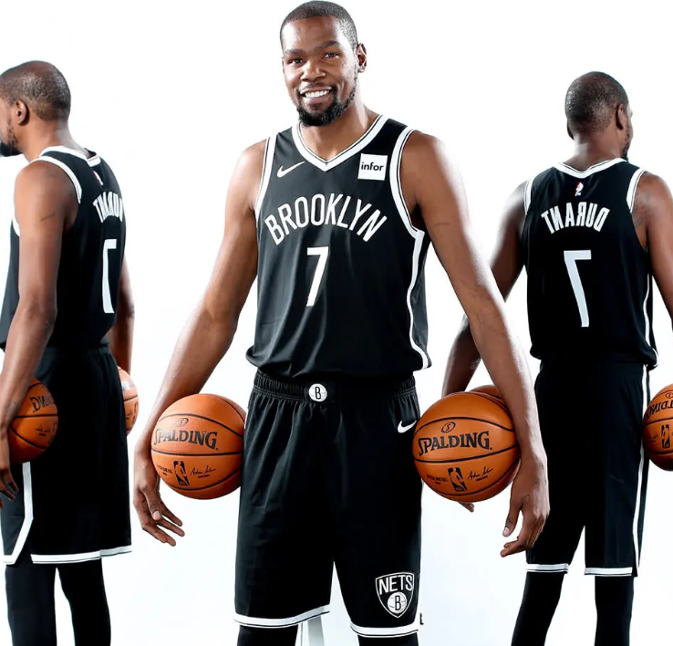 篮网B队绝杀掘金，萨姆·米切尔三分雨点燃全场的简单介绍