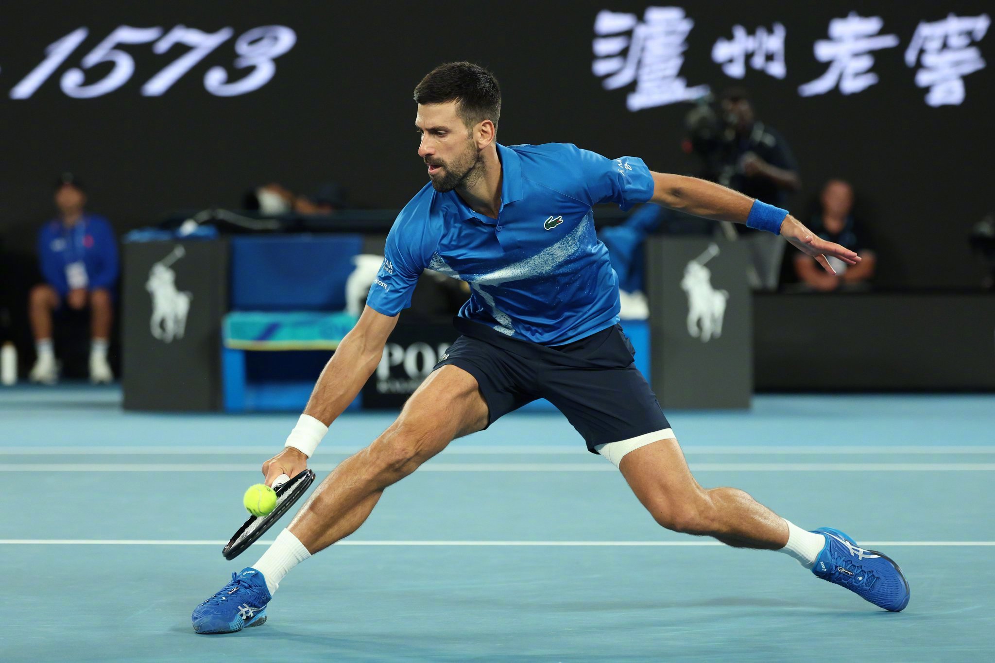 西班牙网球队鏖战欧洲网球队，德约科维奇制霸全场的简单介绍