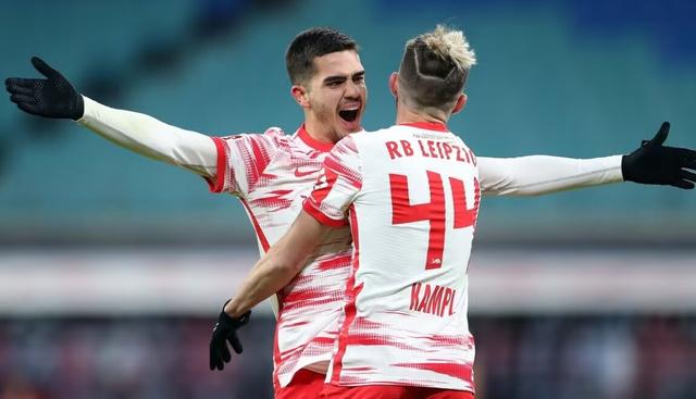 包含莱比锡红牛翻盘土耳其，恩昆库完成帽子戏法的词条