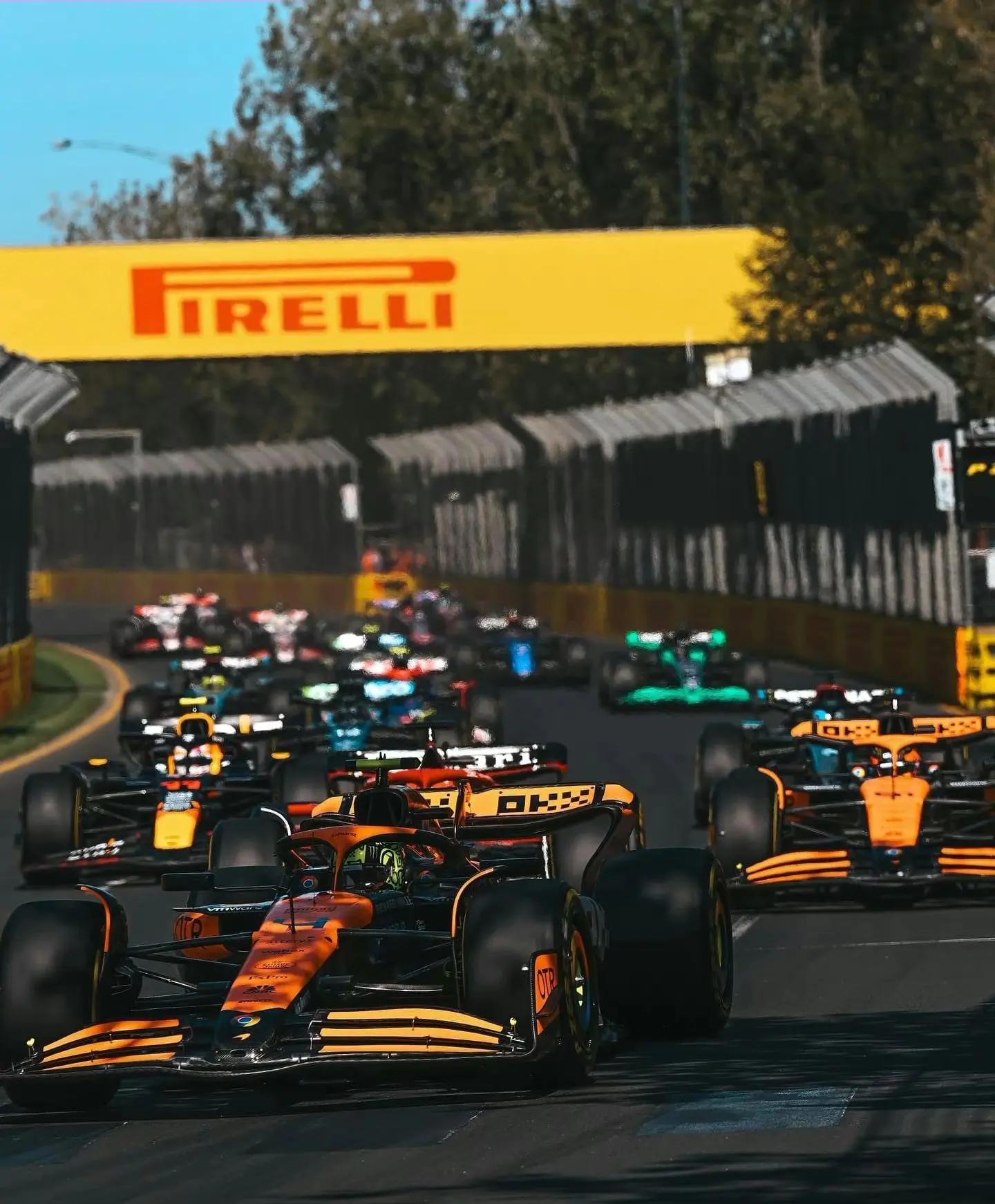 雷诺车队绝杀法拉利，汉密尔顿点燃赛场的简单介绍