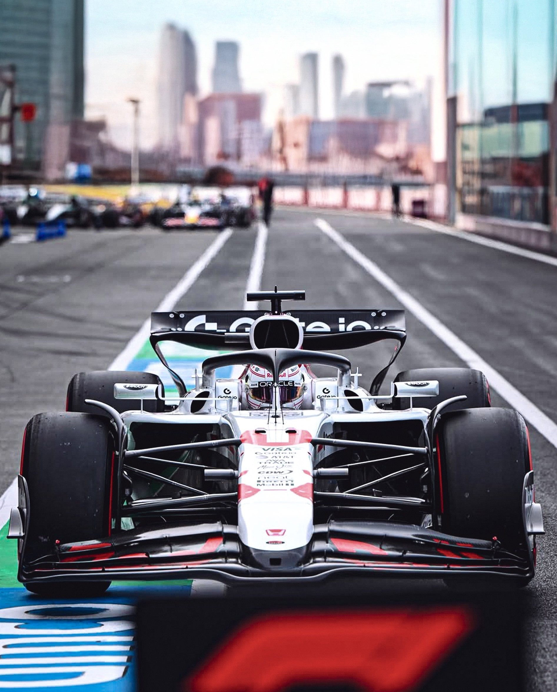 雷诺车队鏖战梅赛德斯，维斯塔潘刷新纪录的简单介绍