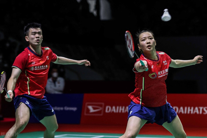 包含印度队轻取印尼队，黄鸭组合扛起全队的词条