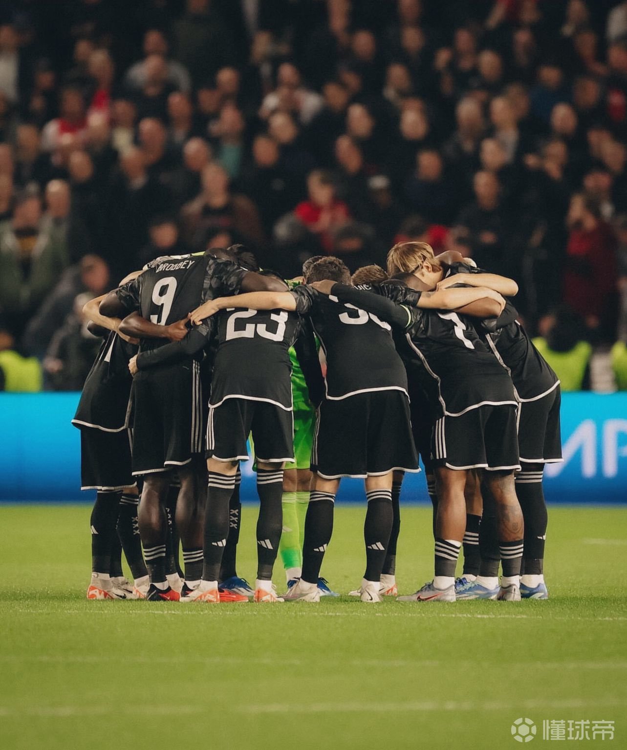 关于阿贾克斯客场击败里斯本竞技的信息