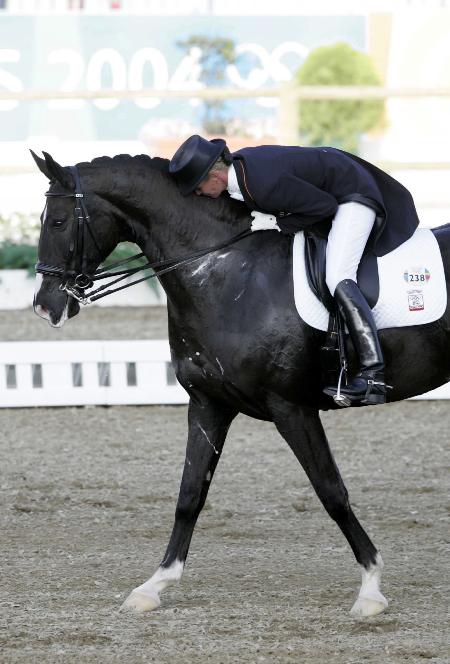 关于荷兰选手取得体操冠军，闪光表现打动观众的信息