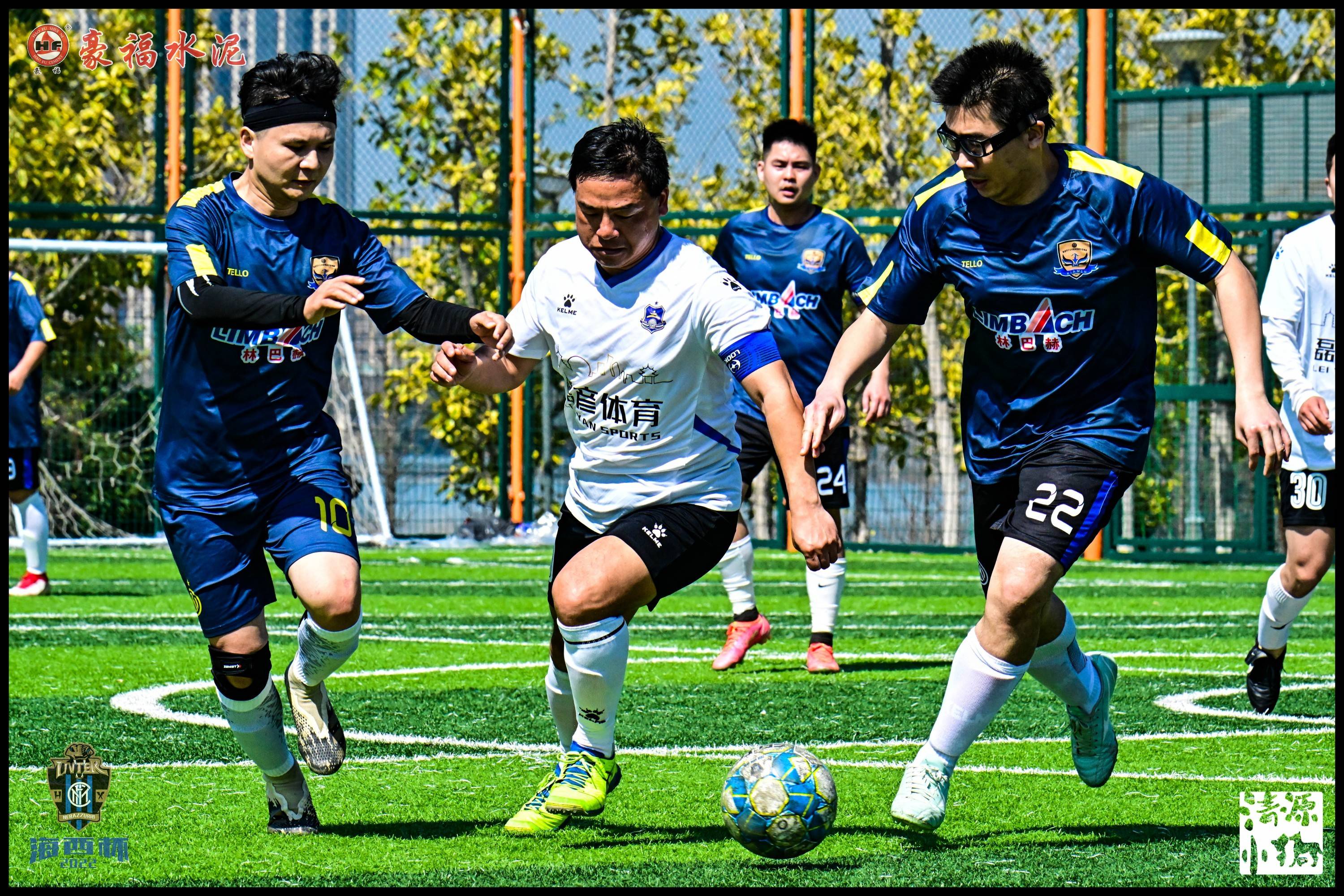 包含精彩足球赛事即将打响，球迷期待高潮迸发的词条