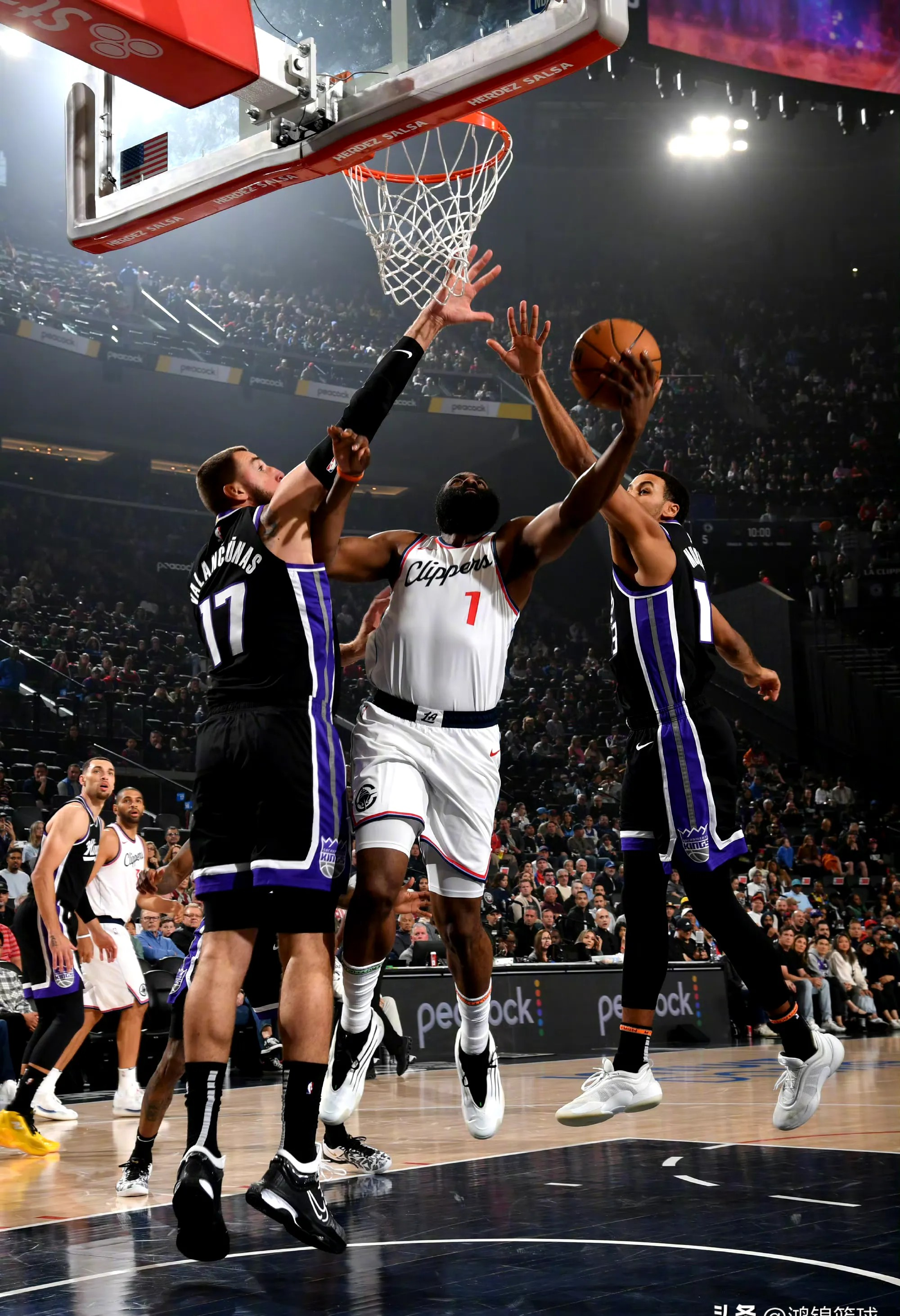 包含快船鏖战篮网，东契奇高光表现的词条