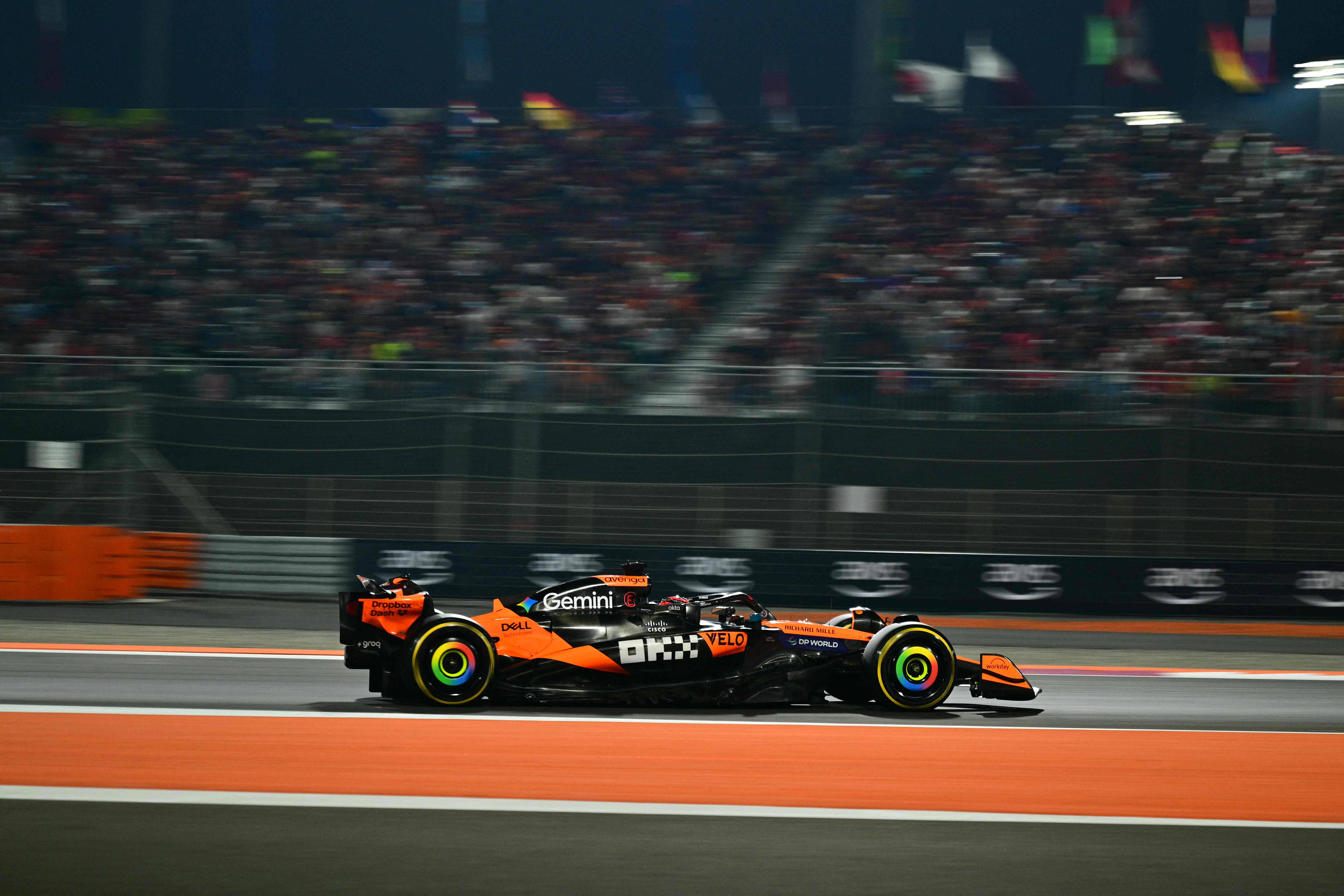 迈凯伦翻盘红牛车队，维斯塔潘带队取胜的简单介绍