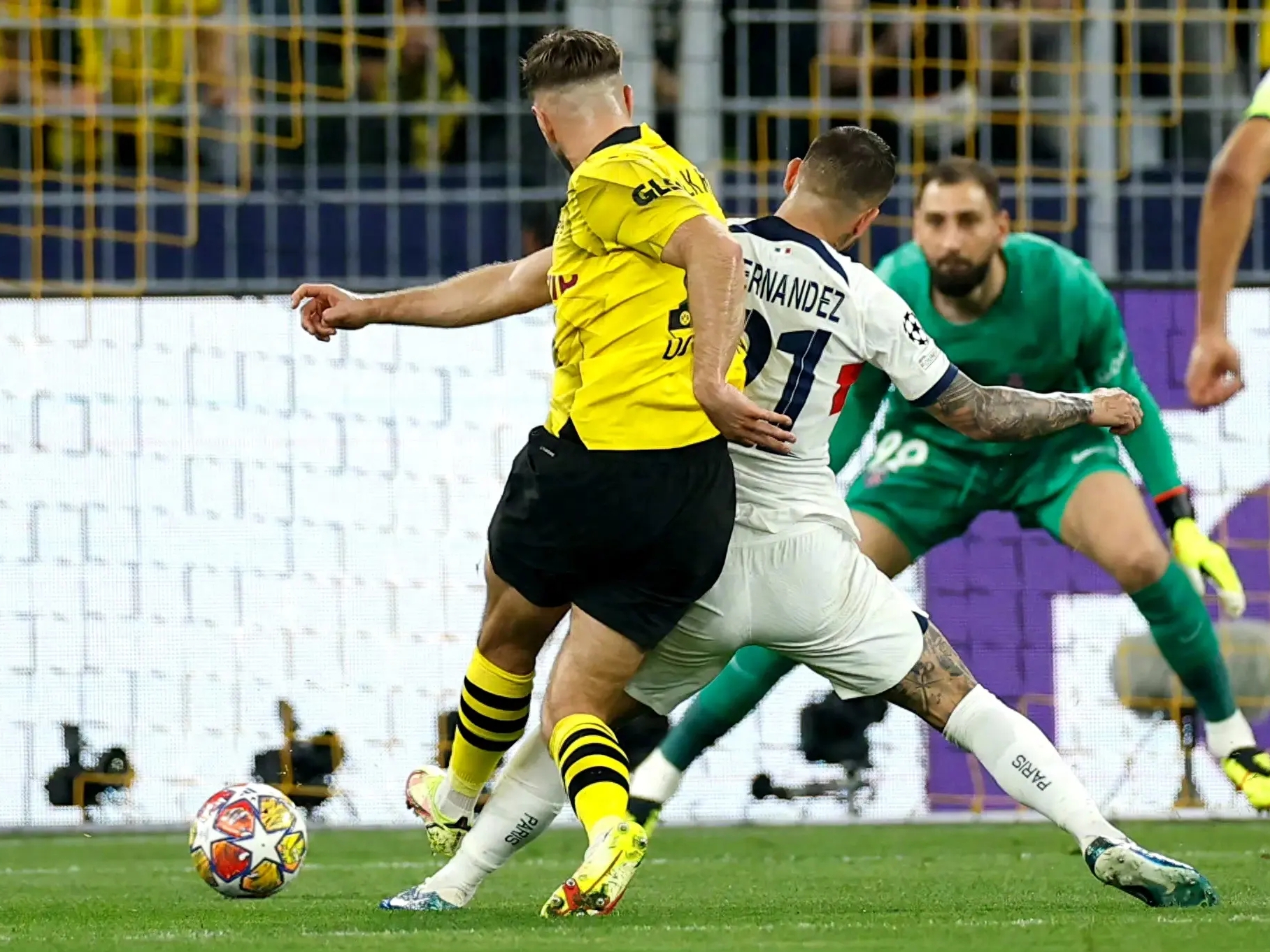 多特蒙德碾压曼联，萨拉赫关键制胜的简单介绍