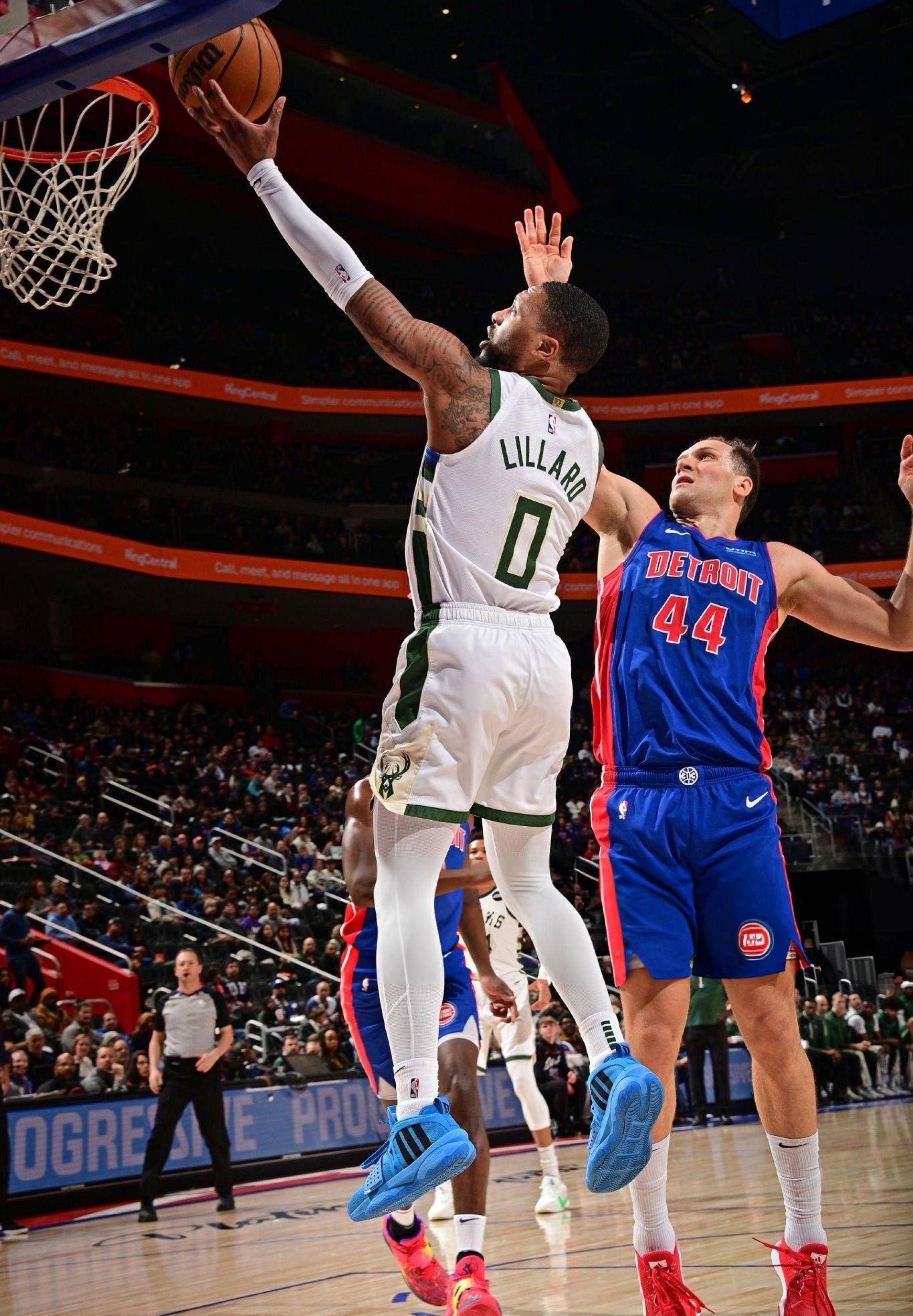 关于雄鹿B队爆冷马刺，威斯布鲁克三分雨点燃全场的信息