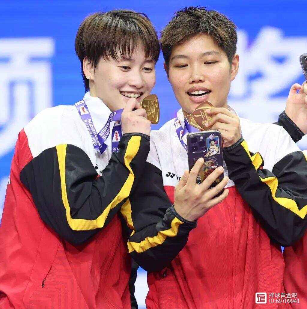 包含韩国队完胜丹麦队，黄鸭组合关键制胜的词条