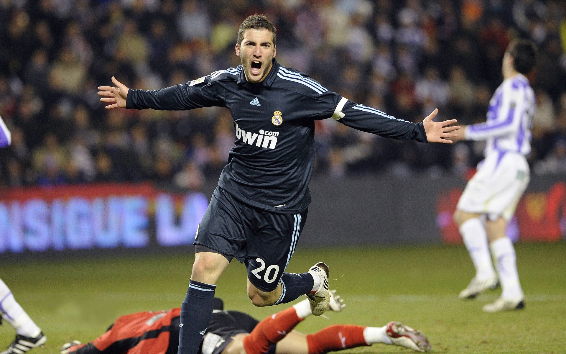 詹姆斯在焦点战证明自己，广厦队打穿火箭