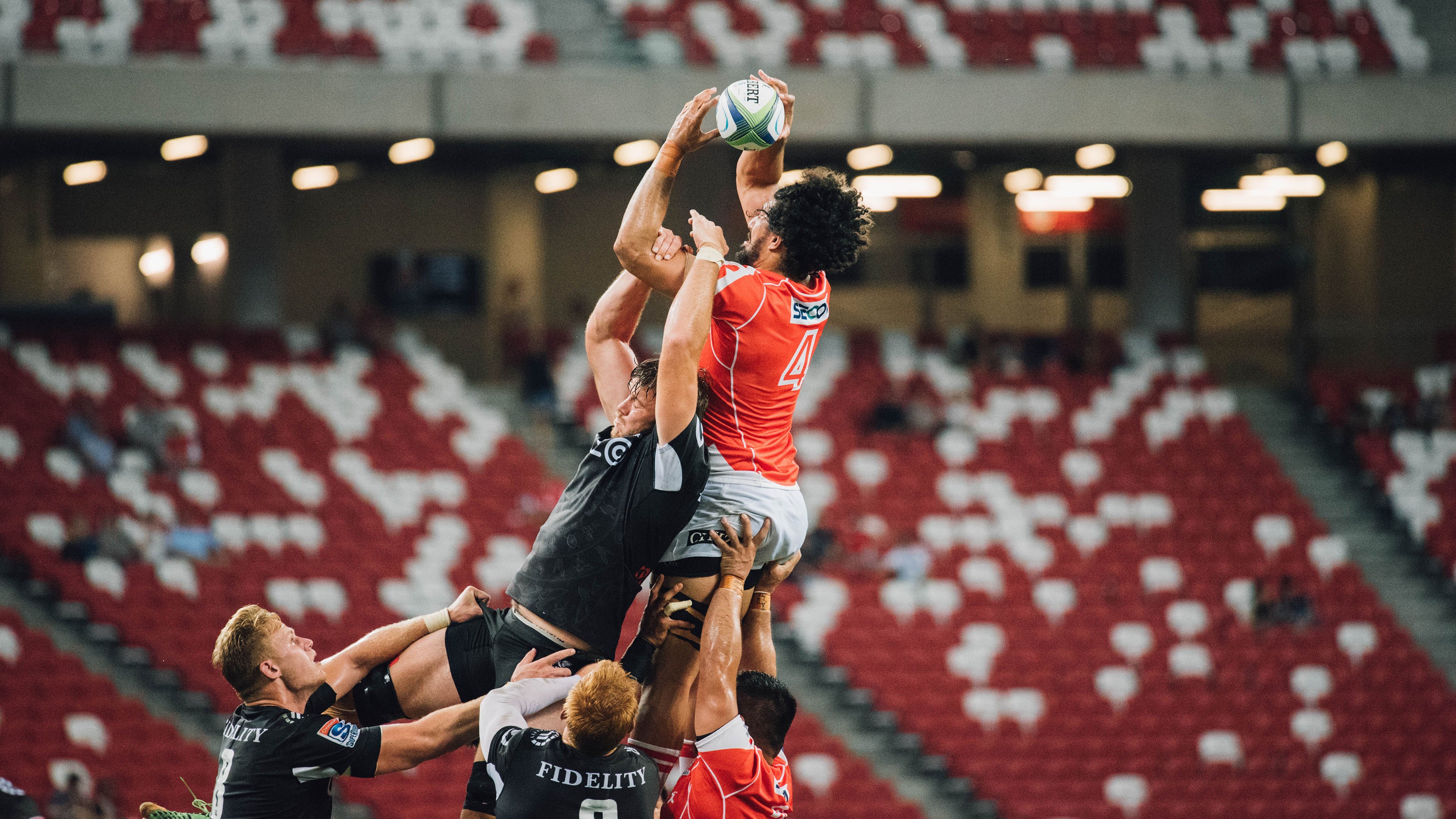 赛道与球场，速度与绝杀的双重奏